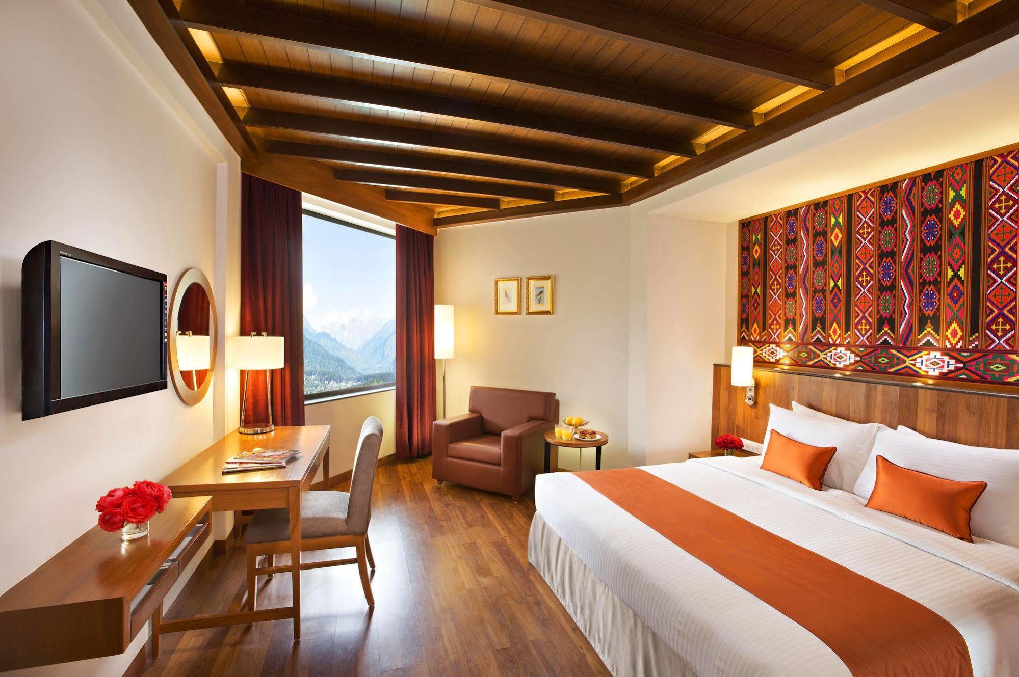 Hotel Sterling Manali Esterno foto