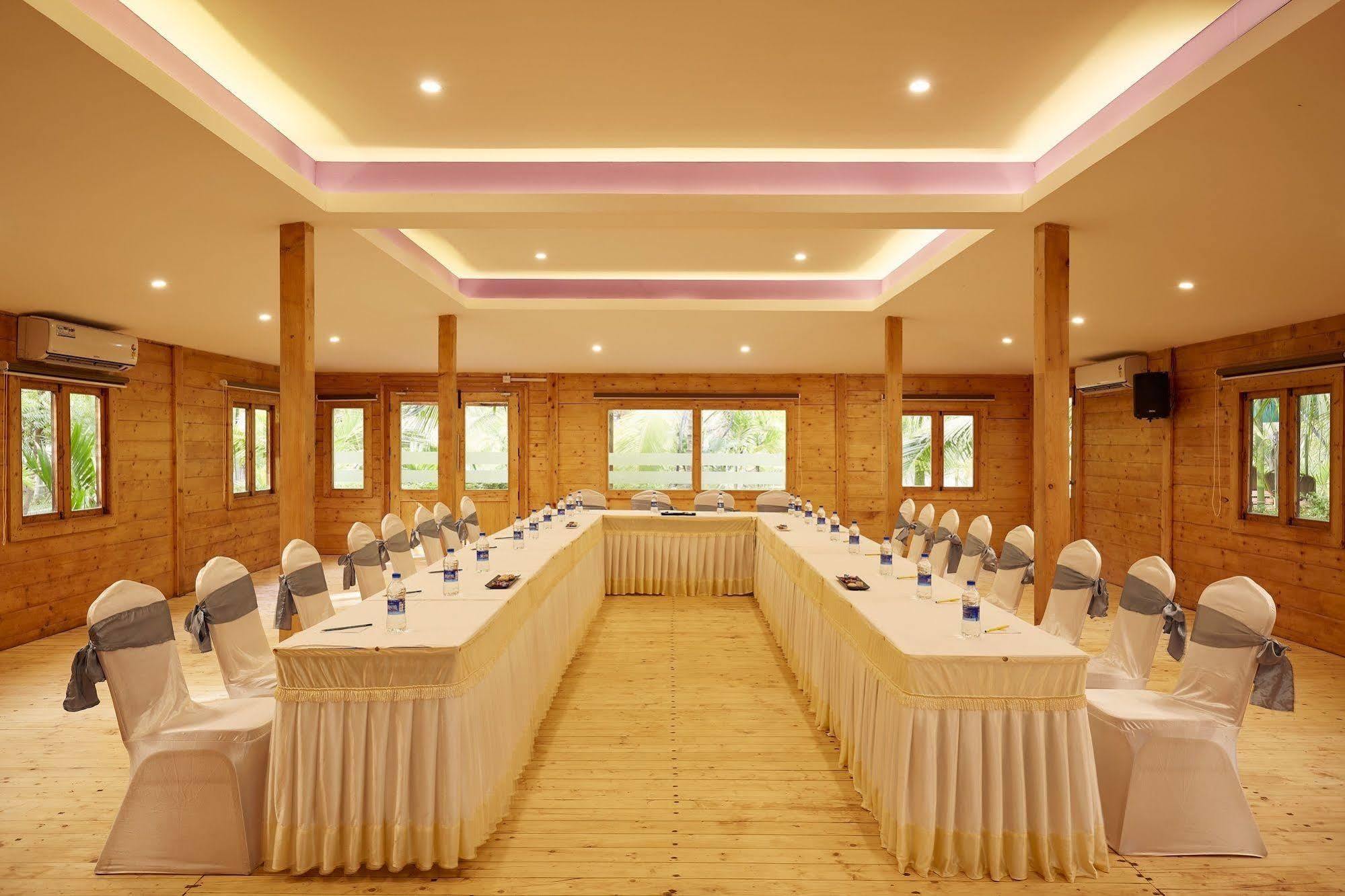 Hotel Sterling Manali Esterno foto