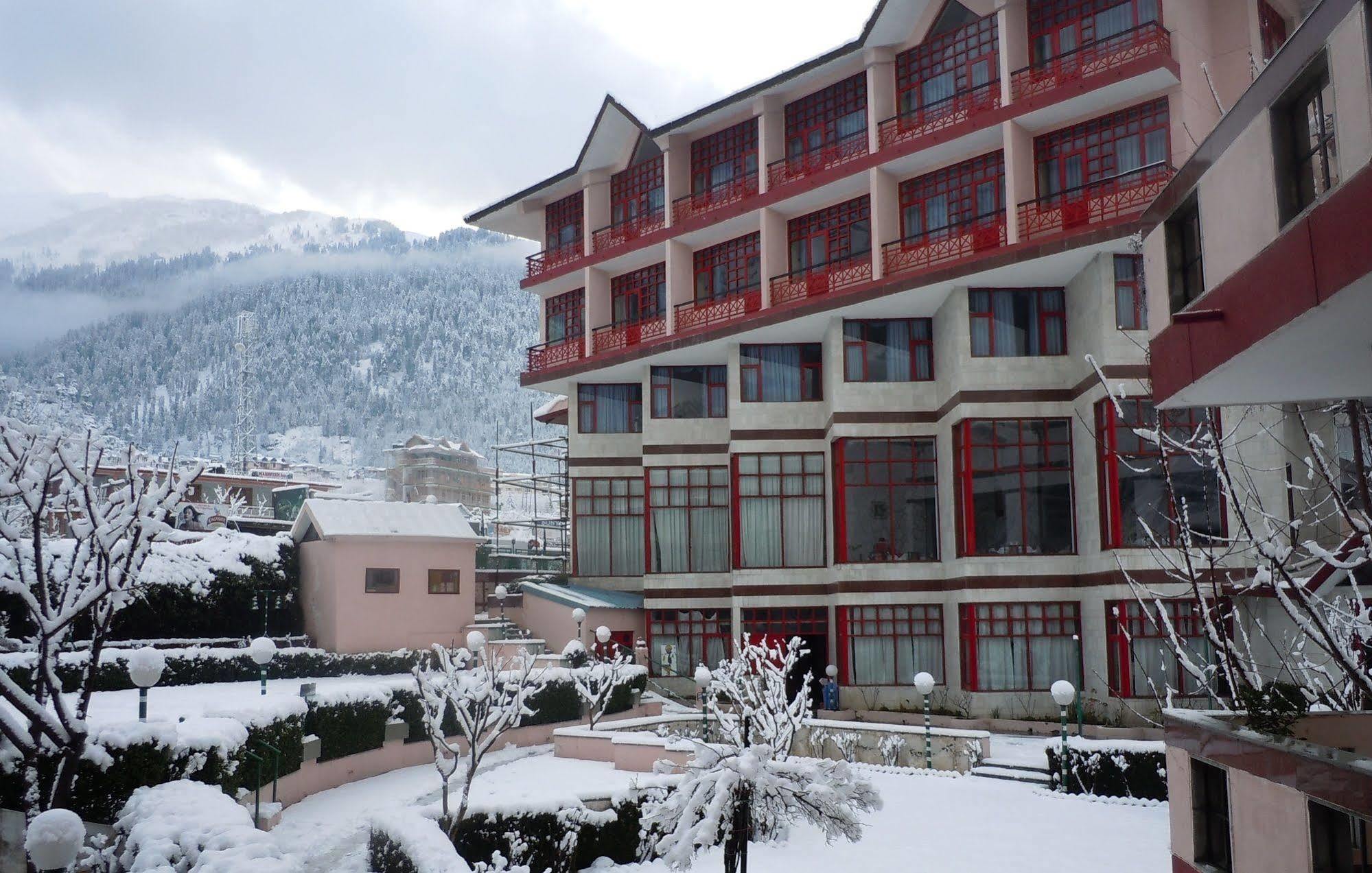 Hotel Sterling Manali Esterno foto